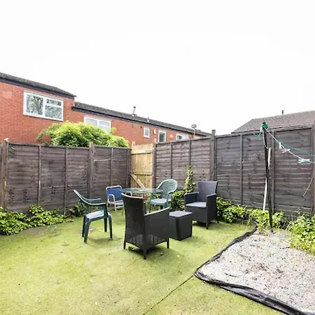 Mordenised 2 Bedroom House Close To City Centre Holiday home Leeds (West Yorkshire)