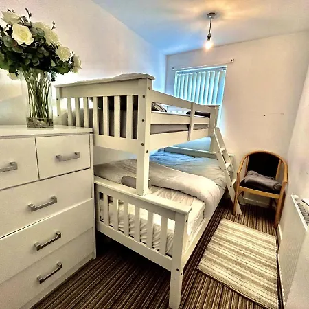 Mordenised 2 Bedroom House Close To Centre Holiday home Leeds (West Yorkshire)