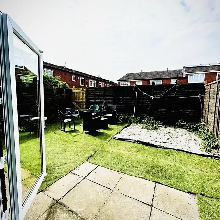 Mordenised 2 Bedroom House Close To Centre
