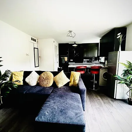 Mordenised 2 Bedroom House Close To Centre * Leeds (West Yorkshire)